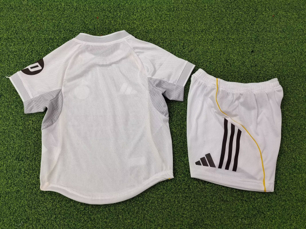 25/26 Real Madrid Home Kids Kit - Image 3