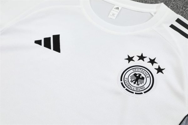 25/26 Germany White Training Set - Image 3