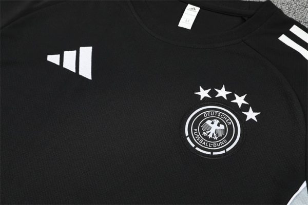25/26 Germany Black Training Set - Image 5