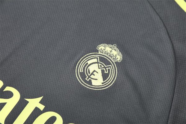 25/26 Real Madrid Khaki Training Set - Image 4