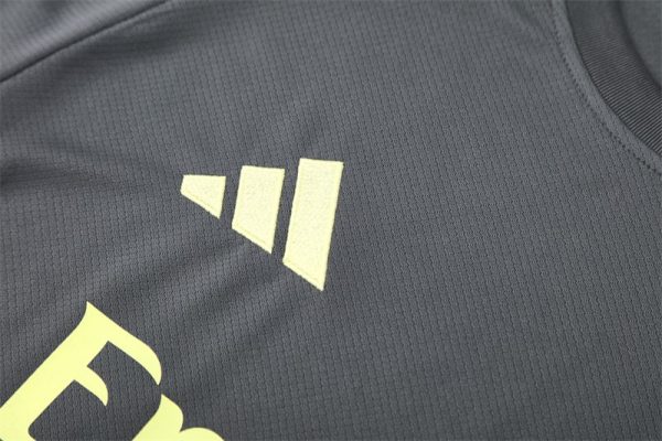 25/26 Real Madrid Khaki Training Set - Image 5