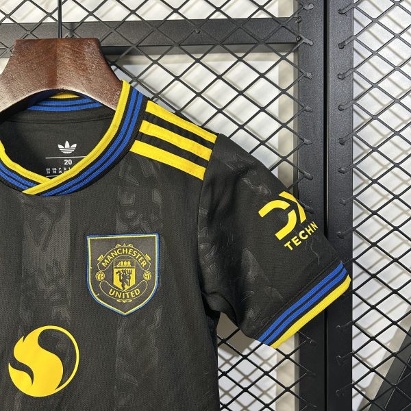 25/26 Manchester United Away Kids Kit - Image 3