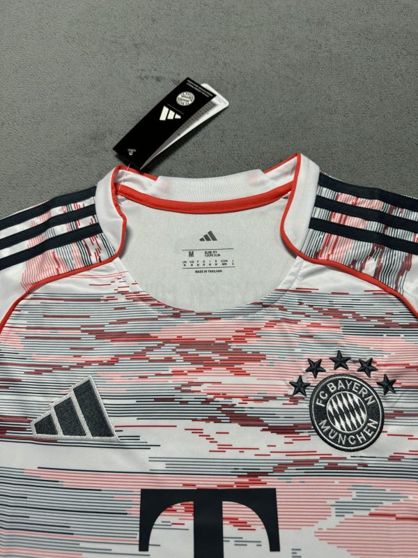 25/26 Bayern Munich Women’s Away Fan Kit - Image 3