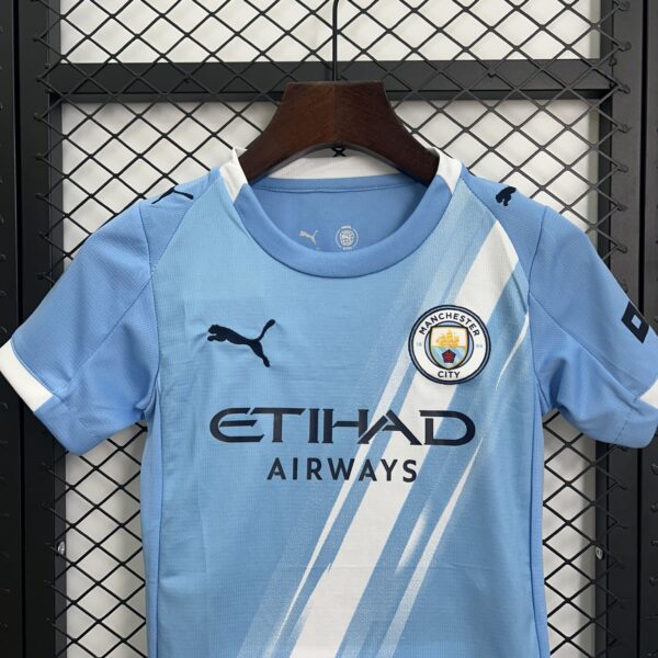 25/26 Manchester City Home Kids Kit - Image 3