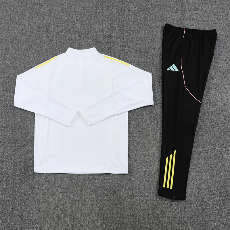 25/26 Juventus White Half Zipper Tracksuit - Image 5