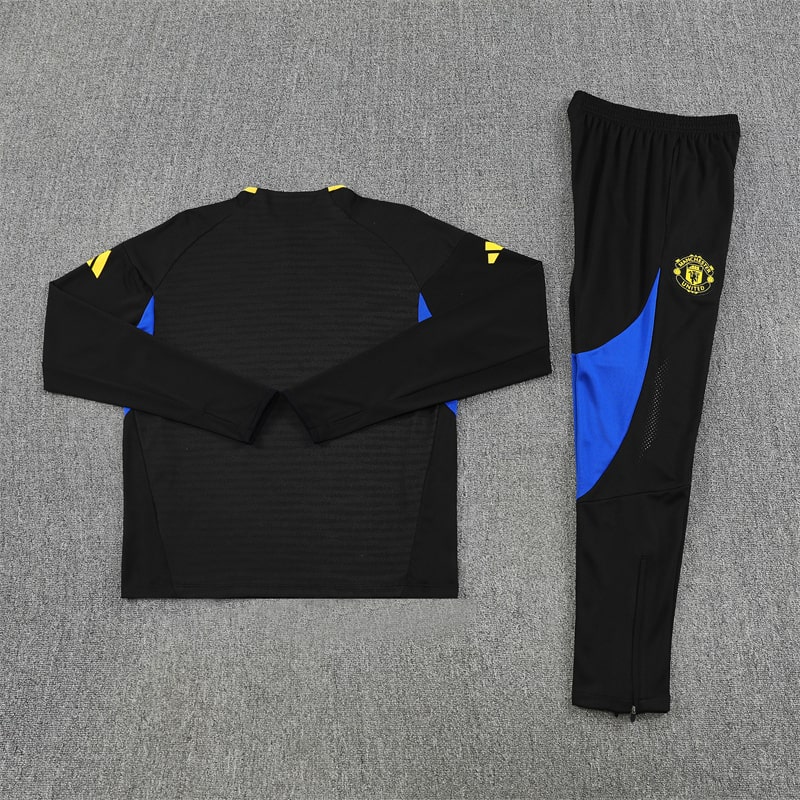 25/26 Manchester United Black Tracksuit - Image 5